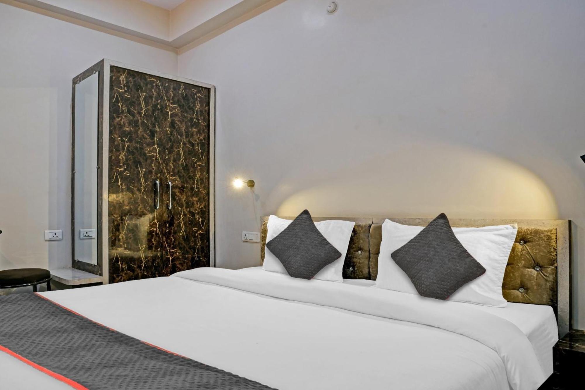 Hotel Townhouse Navneeta Grand Kakarmatha Zewnętrze zdjęcie