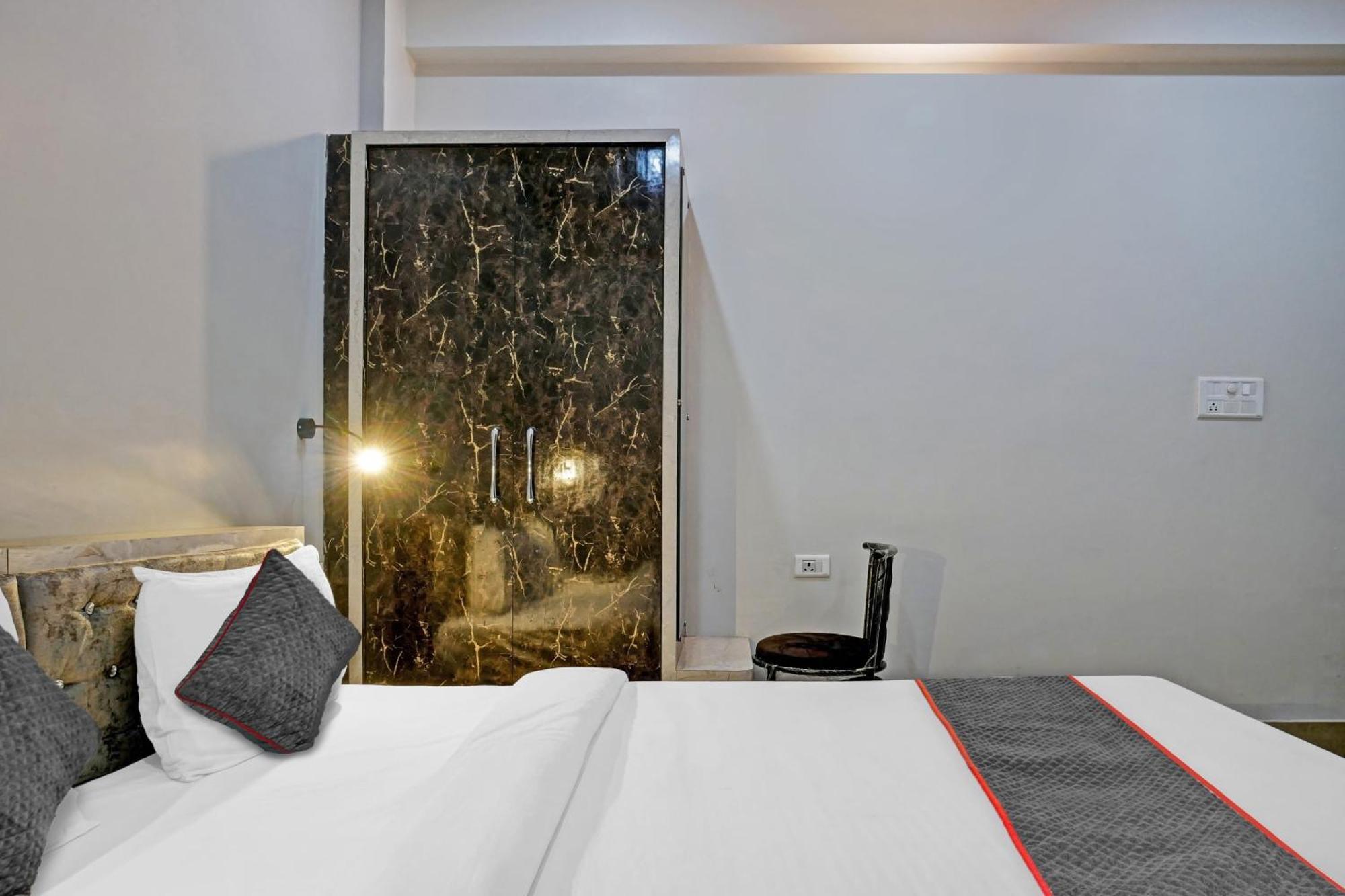 Hotel Townhouse Navneeta Grand Kakarmatha Zewnętrze zdjęcie