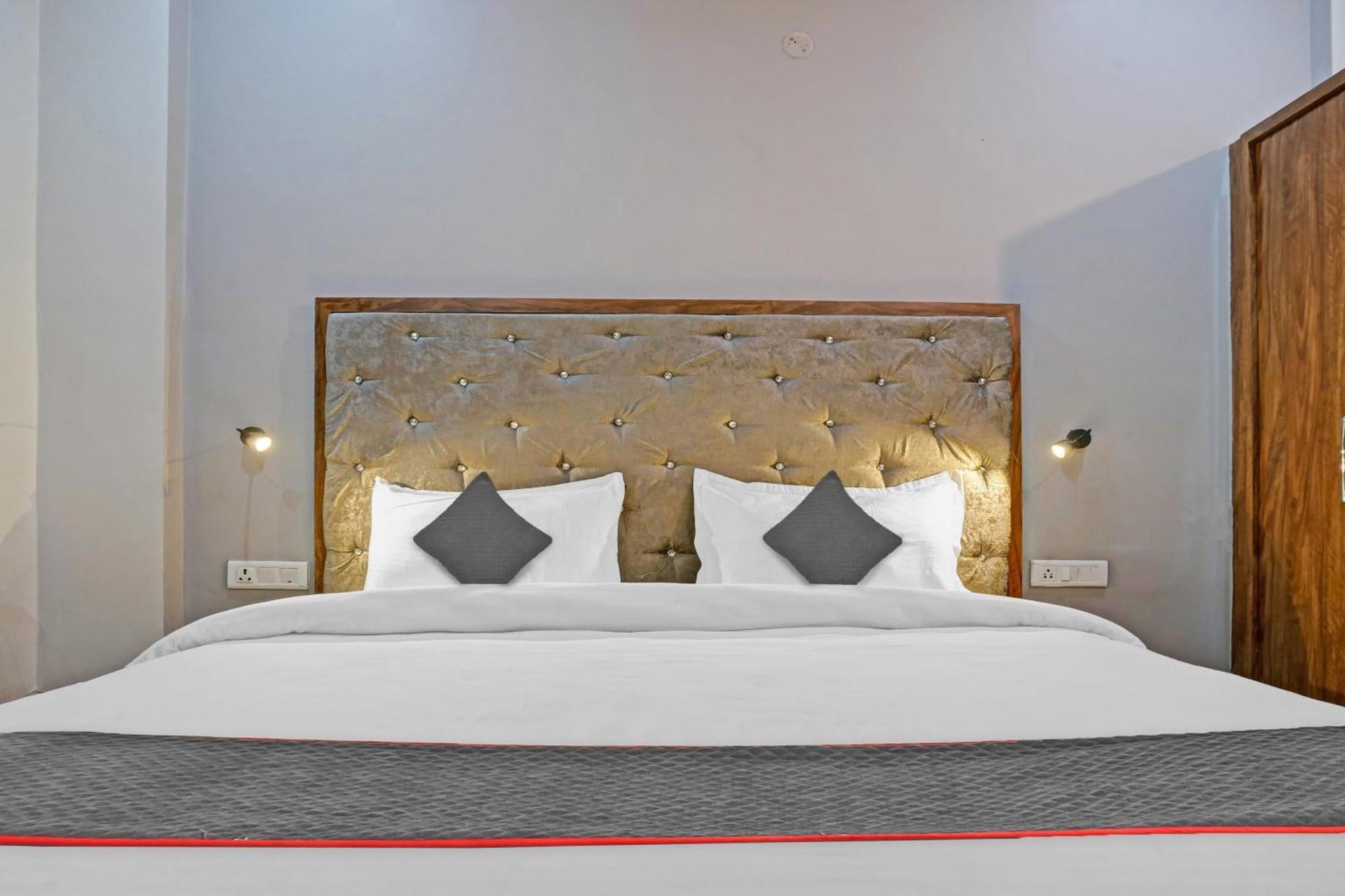 Hotel Townhouse Navneeta Grand Kakarmatha Zewnętrze zdjęcie