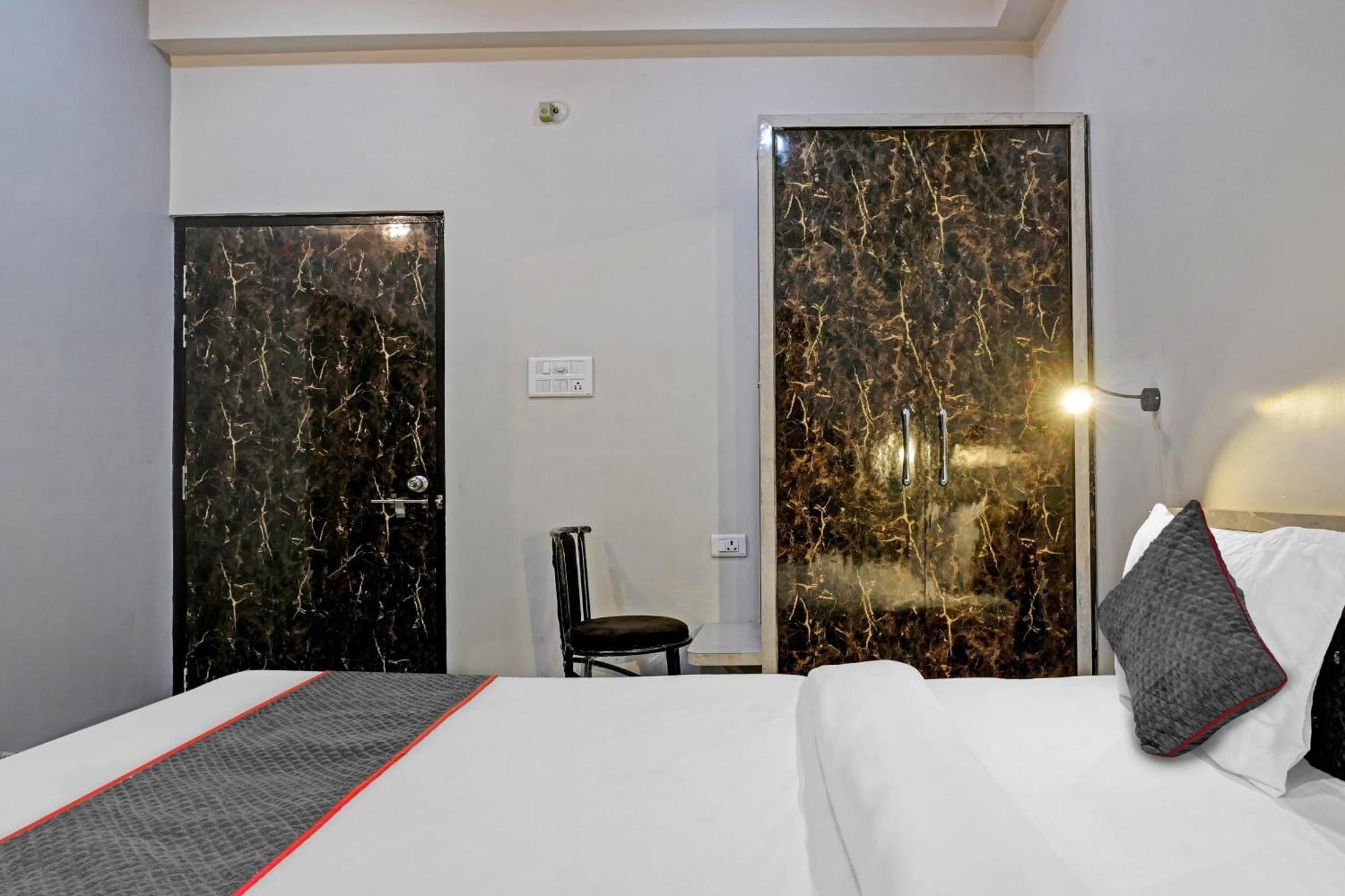 Hotel Townhouse Navneeta Grand Kakarmatha Zewnętrze zdjęcie