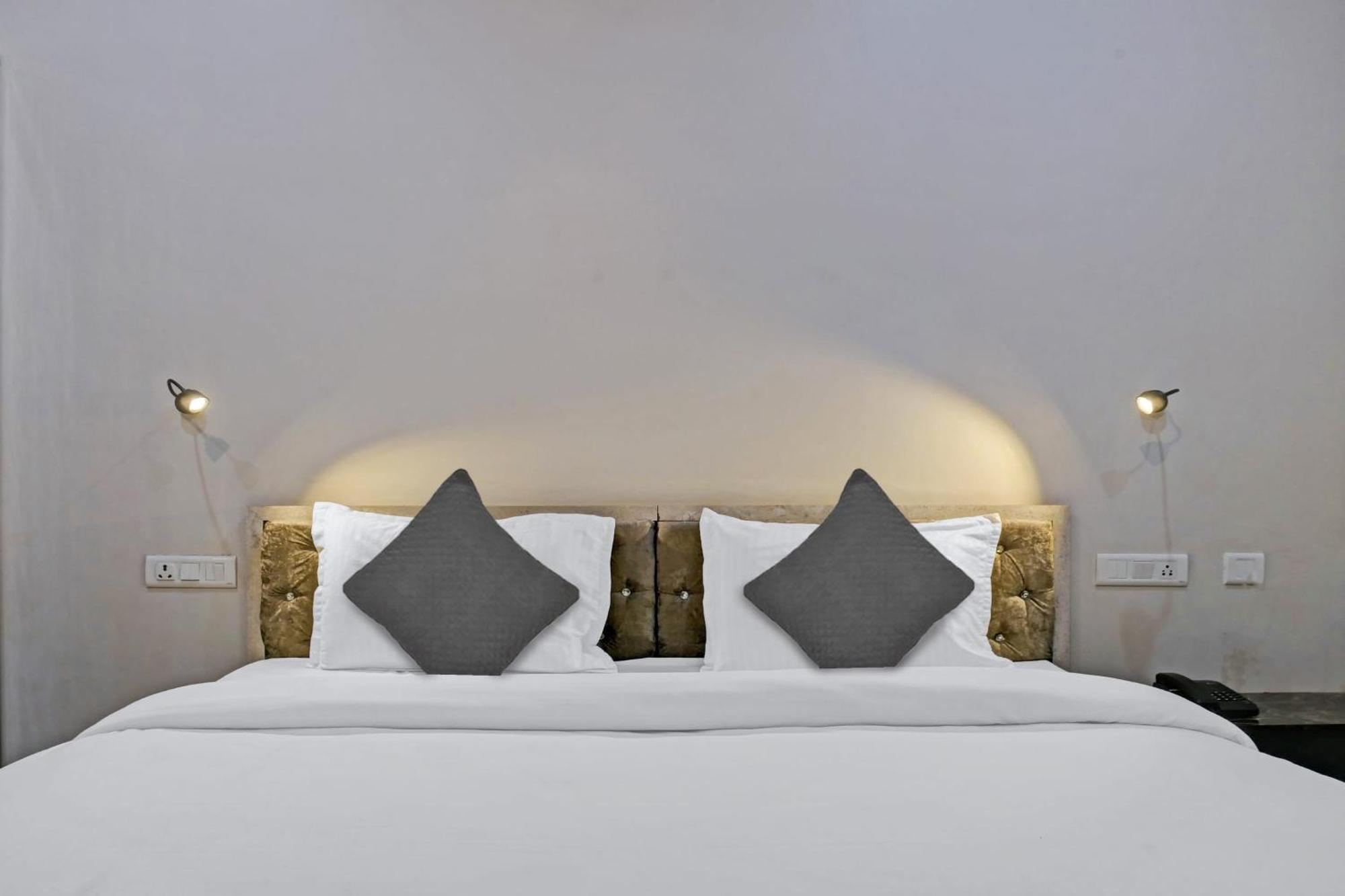 Hotel Townhouse Navneeta Grand Kakarmatha Zewnętrze zdjęcie