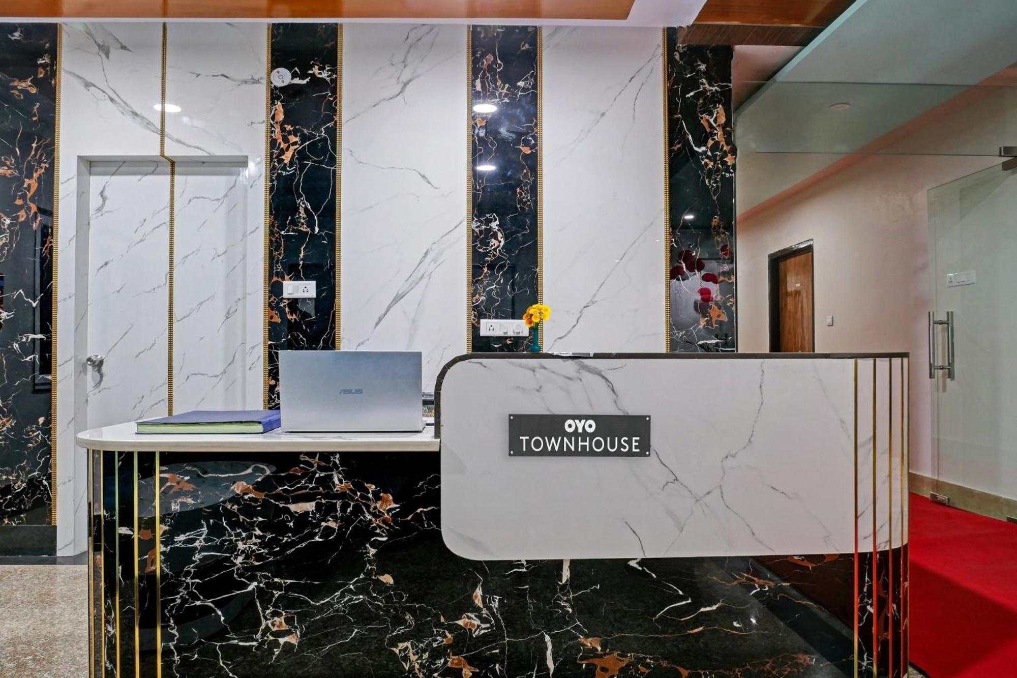Hotel Townhouse Navneeta Grand Kakarmatha Zewnętrze zdjęcie