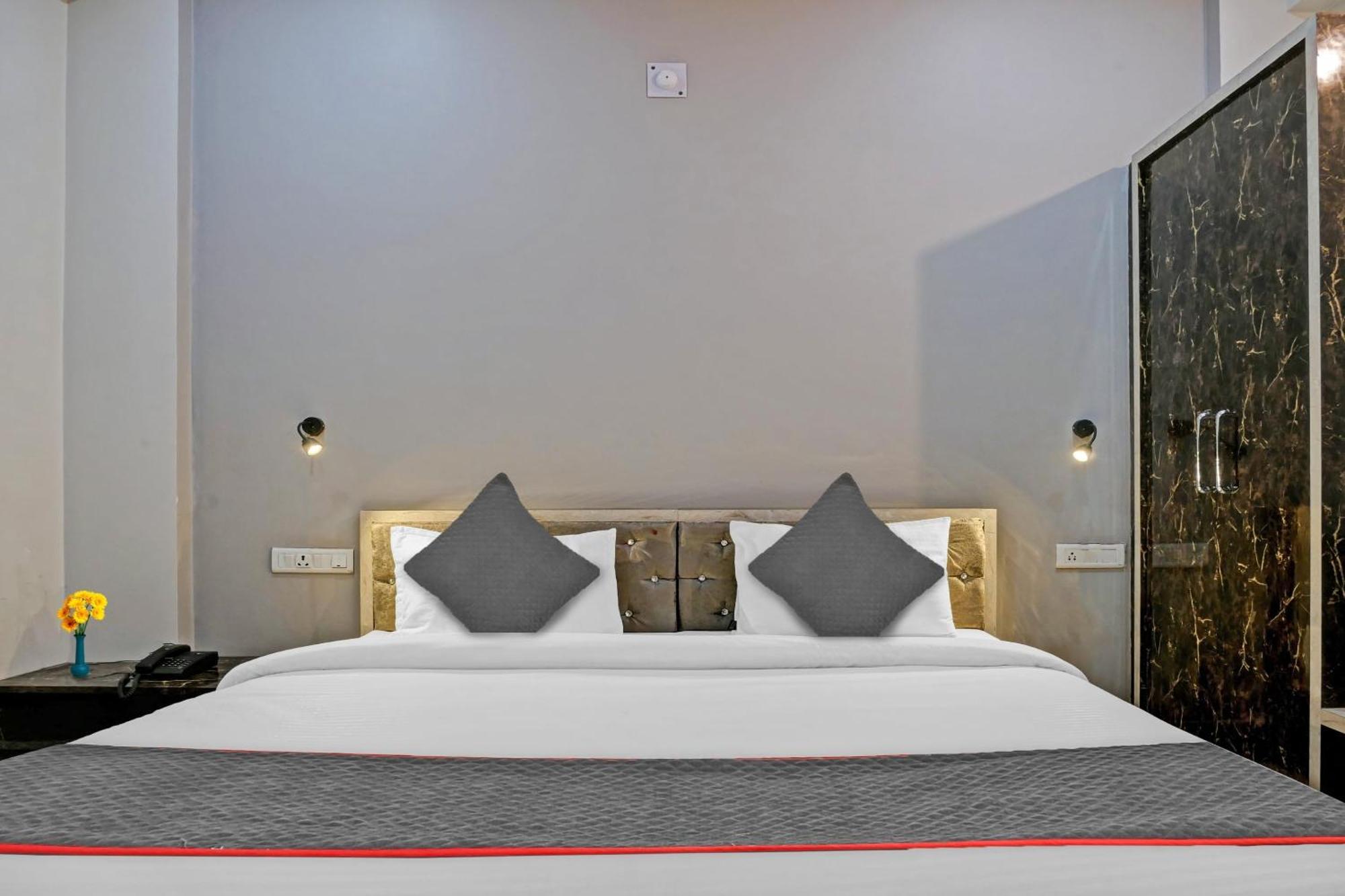 Hotel Townhouse Navneeta Grand Kakarmatha Zewnętrze zdjęcie