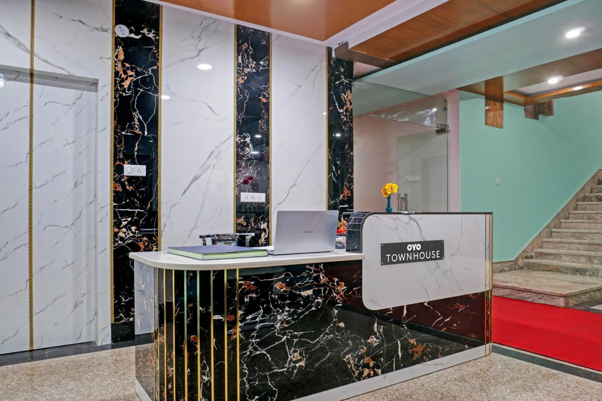 Hotel Townhouse Navneeta Grand Kakarmatha Zewnętrze zdjęcie
