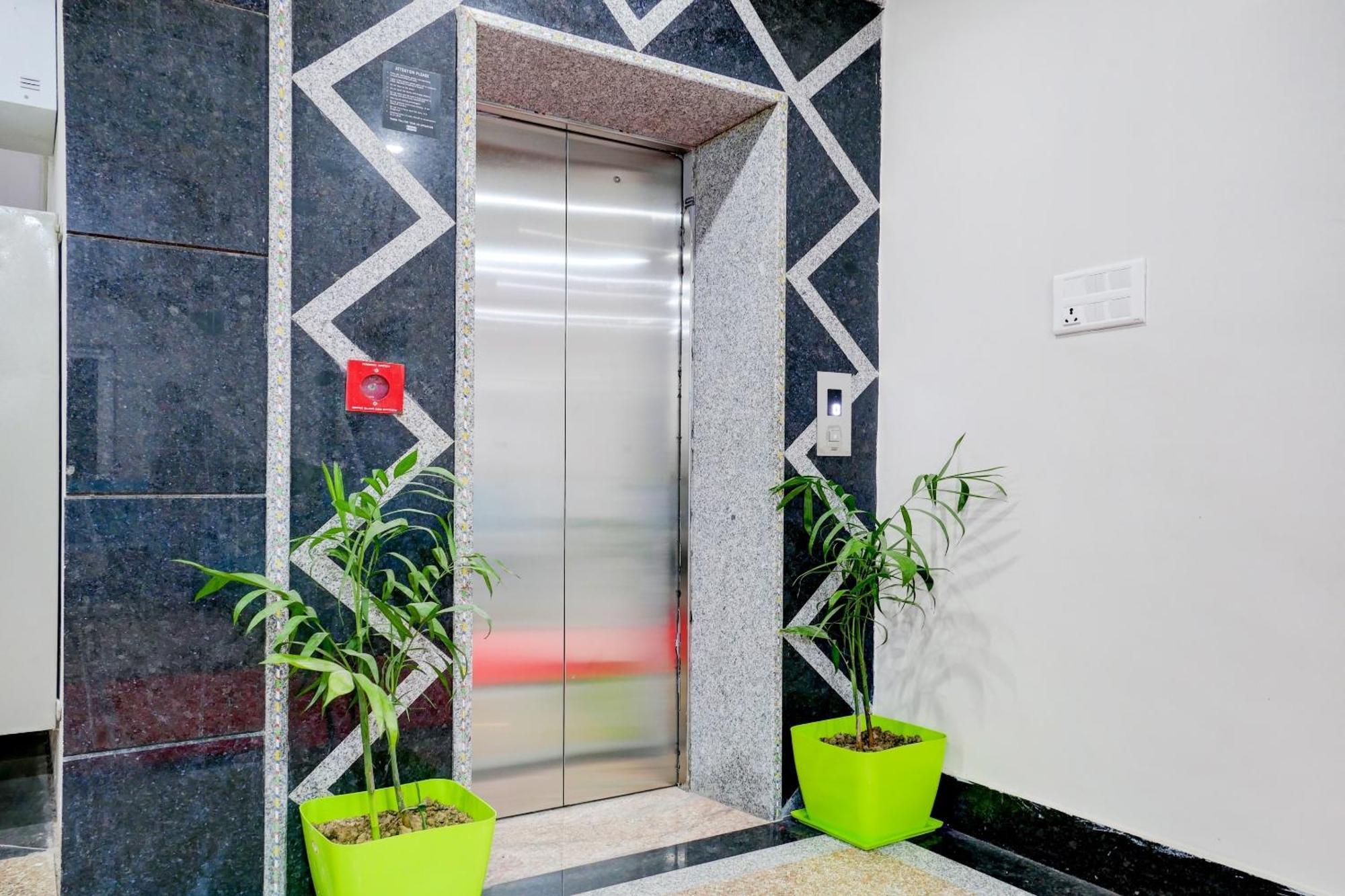 Hotel Townhouse Navneeta Grand Kakarmatha Zewnętrze zdjęcie