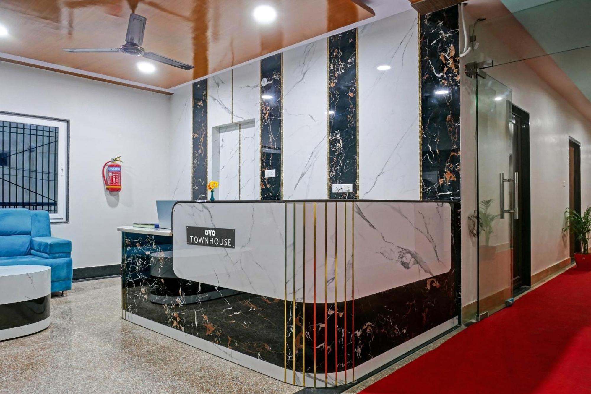 Hotel Townhouse Navneeta Grand Kakarmatha Zewnętrze zdjęcie