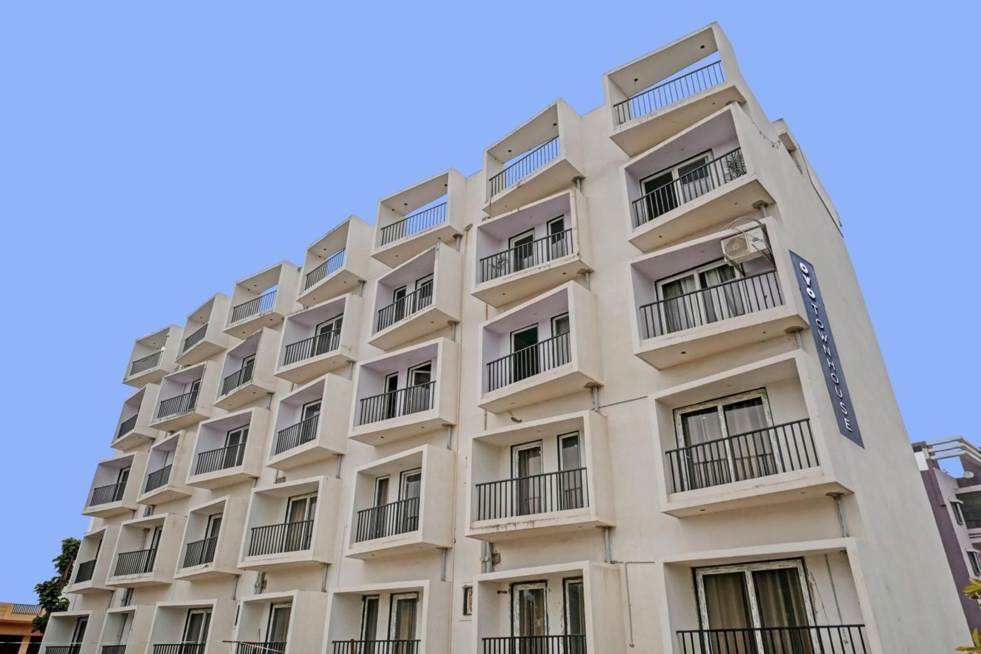 Hotel Townhouse Navneeta Grand Kakarmatha Zewnętrze zdjęcie