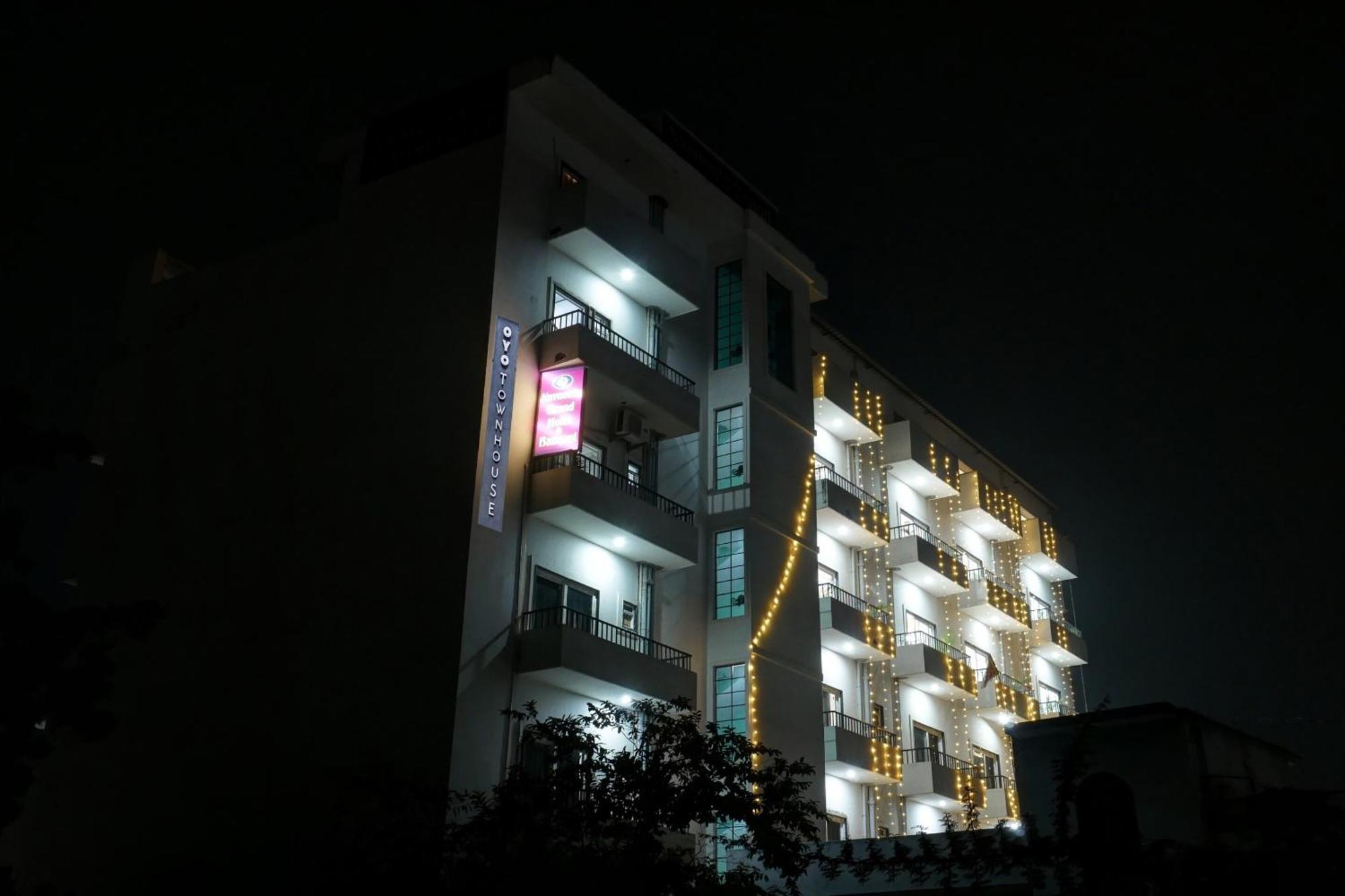 Hotel Townhouse Navneeta Grand Kakarmatha Zewnętrze zdjęcie