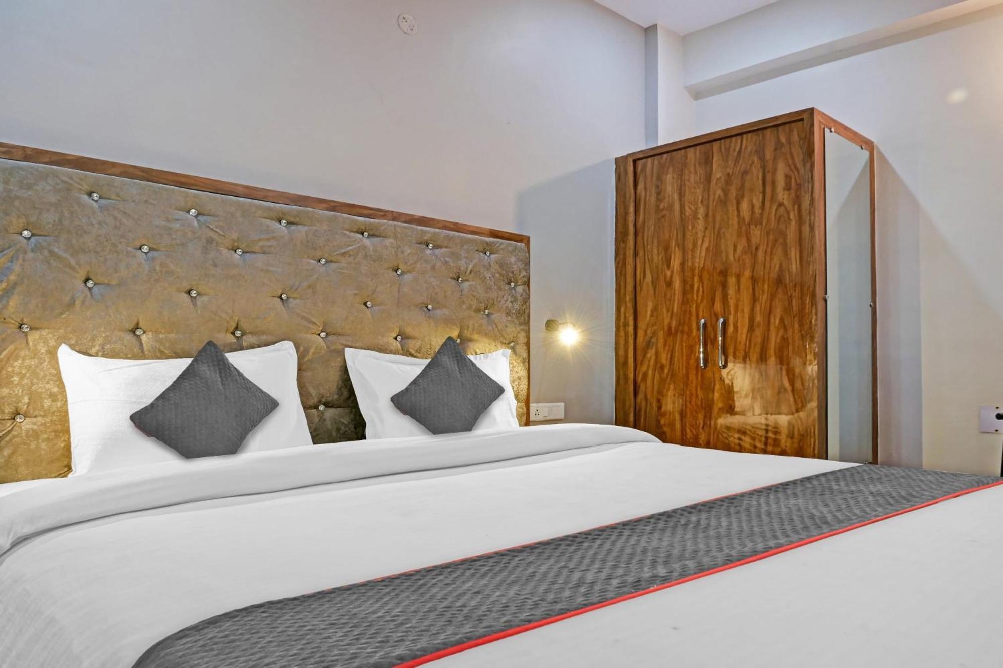 Hotel Townhouse Navneeta Grand Kakarmatha Zewnętrze zdjęcie