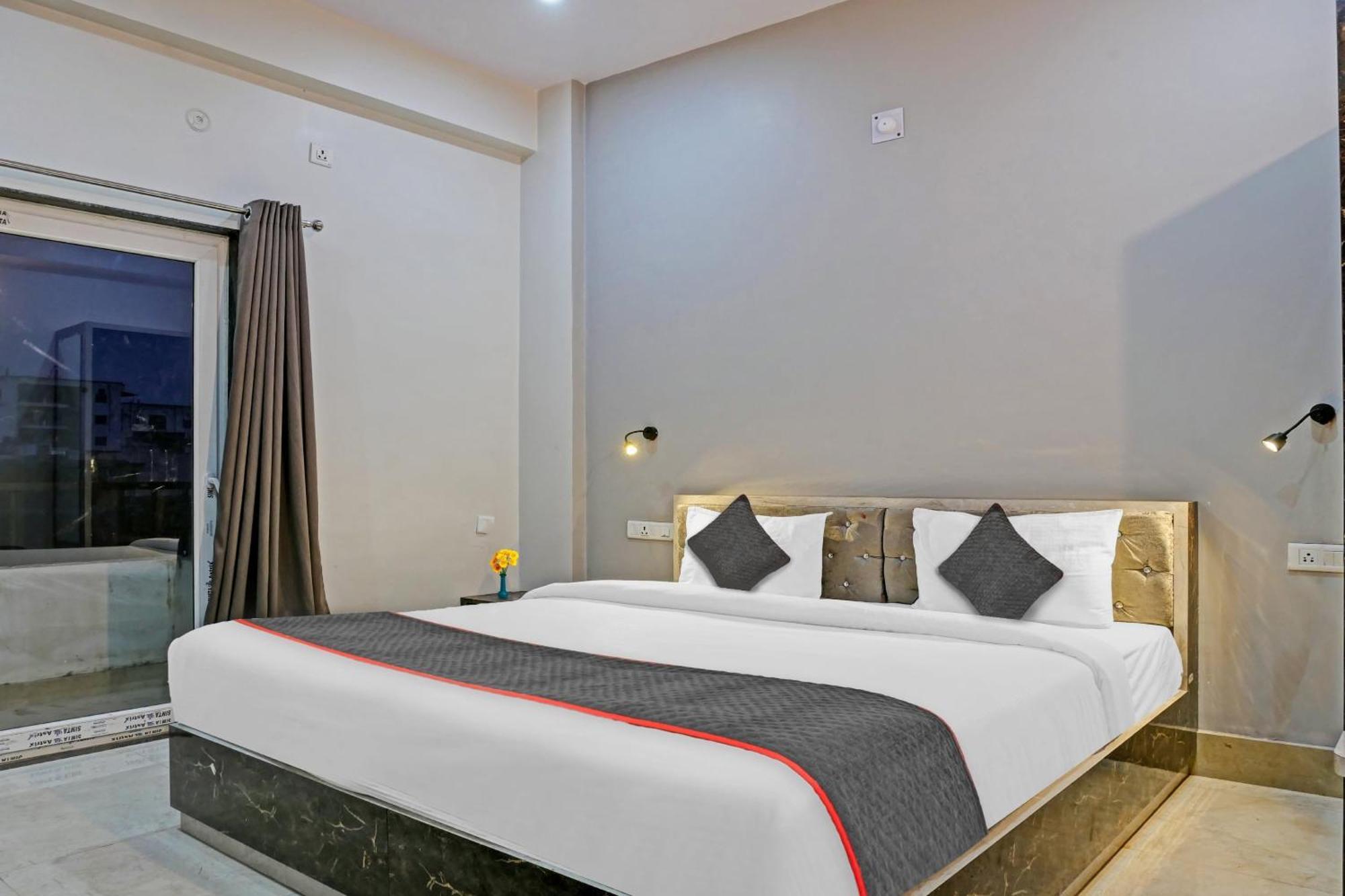 Hotel Townhouse Navneeta Grand Kakarmatha Zewnętrze zdjęcie